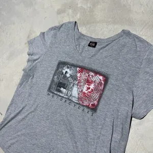 HARLEY-DAVIDSON Women's Grey HD Logo Graphic Short Sleeve V-Neck Tee SZ XL thumbnail 2