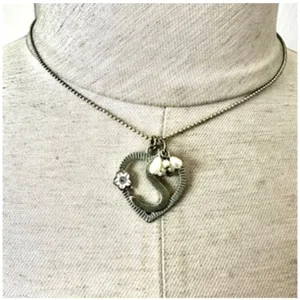 Silver tone freshwater Pearl S monogram heart pendant necklace thumbnail 1