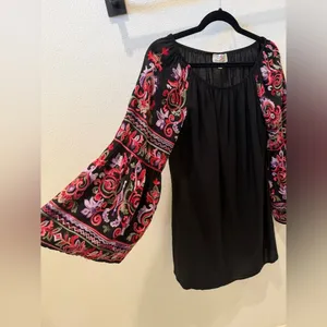 Oso Boho Folk Core Embroidered Bell Sleeve Black Shift Dress M thumbnail 4