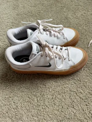 platform Nike White and Gum Low-Top Sneakers with Black Swoosh thumbnail 4
