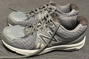 New Balance 847v2 Women's Gray Walking Shoes Size 7.5 US thumbnail 1