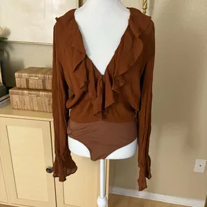 REFORMATION Brown Ruffle Penny Bodysuit Size Medium‎ thumbnail 3