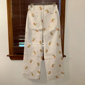 $149 Bagatelle Collection High-Rise Sunflower-Print Cropped Wide-Leg Pants 4 thumbnail 2