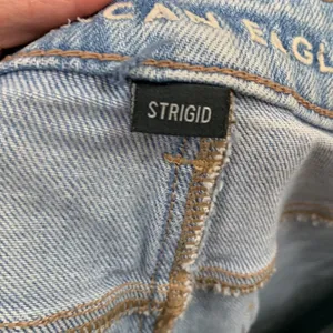 American Eagle Strigid Mom Light Wash High Rise Straight leg Jeans thumbnail 3
