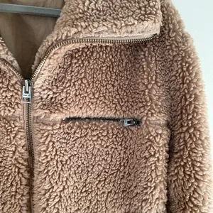 Aritzia The Teddy Sherpa Full Zip Oversized Jacket Tan Camel thumbnail 3