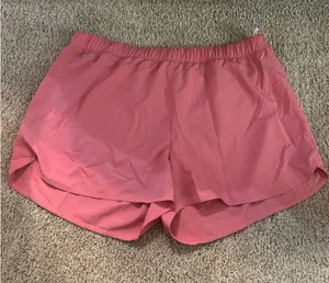 Old Navy Active Shorts thumbnail 1
