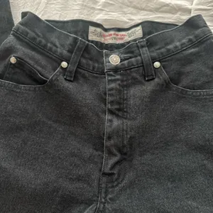 Levi's Vintage Women's Straight Leg Dark Jeans thumbnail 2