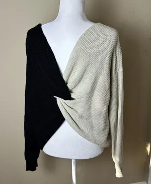 ELAN Two Tone Low Back Crossover V Neck Sweater Size Medium thumbnail 4