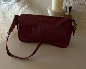 Amazon Red Shoulder Bag thumbnail 1