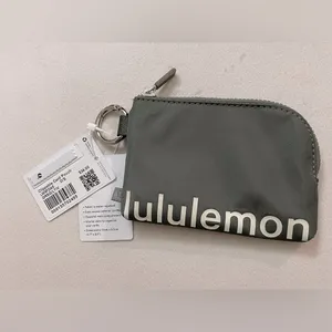 Lululemon NWT Clippable Card Pouch Grey Sage Light Ivory thumbnail 5