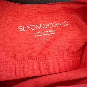 Beyond Yoga Spacedye Focus Cropped Tank in Fresh Coral Size Small thumbnail 8