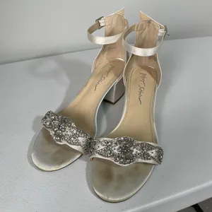 Betsey Johnson SB-Mel Block Heel Shoes Jeweled Satin Sandal Ivory Formal Size 9 thumbnail 11