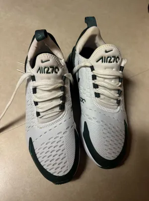 Nike Air Max 270 Shoes Women’s thumbnail 1