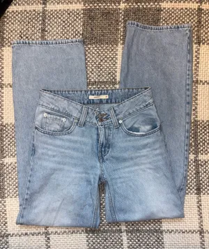 Levi’s Low-Rise Jeans thumbnail 1