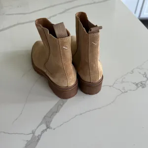 Quince Suede Chelsea Boot NEW no Box Size 7 thumbnail 4