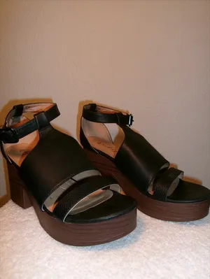 Wonderly Black Platform Ankle-Strap Sandals thumbnail 3