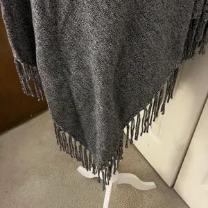 ZoZo Gray Knit Fringe Shawl Wrap for Women Solid Pattern Poncho Style thumbnail 3
