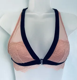 Victoria's Secret Bralette XS Beige and Black Velvet Trim Feminine Lace thumbnail 1
