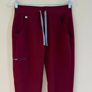 FIGS Zamora Jogger Scrub Pants Womens XS Burgundy‎ Maroon thumbnail 3