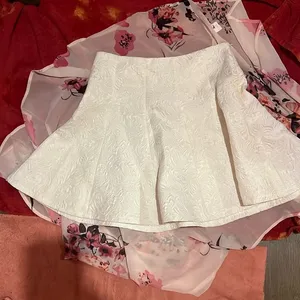 Gorgeous White Floral Embossed Sm Skirt *Brand New* Great for Formal Occasions thumbnail 1