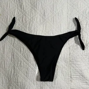 Abercrombie Cheeky Bikini Bottoms thumbnail 1