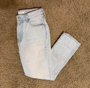 Mom Jeans thumbnail 1