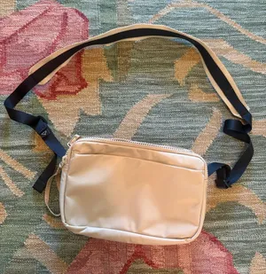 Everlane crossbody thumbnail 1