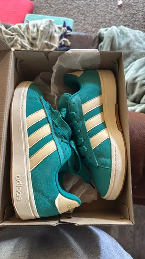 Adidas Shoes Women’s thumbnail 2