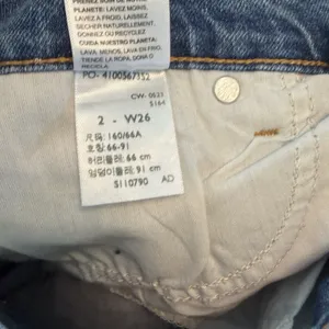 NWT Signature Levi Strauss Heritage Mid Rise Boyfriend Jeans Blue Distress 2 W26 thumbnail 6