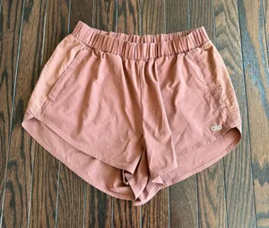Alo Yoga Shorts thumbnail 1