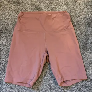 Lululemon Wunder Train High Rise Short 8" thumbnail 2