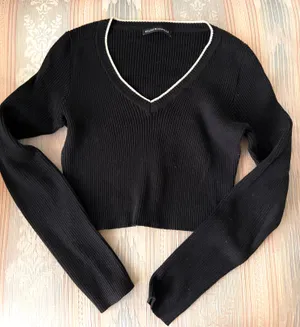 Brandy Melville Cropped Knit Top thumbnail 1