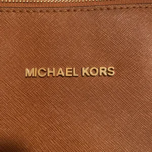 Michael Kors Jet Set Saffiano Tote Bag thumbnail 3