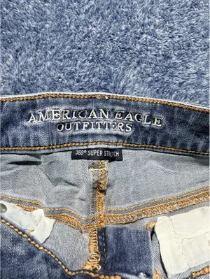 American Eagle Distressed Light Wash Denim Shorts Size 4 thumbnail 5