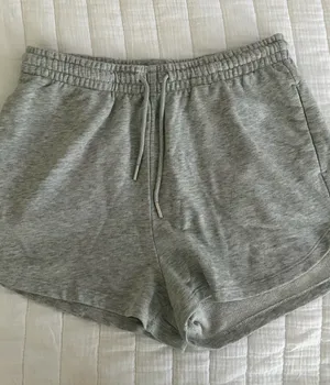 H&M Shorts thumbnail 1