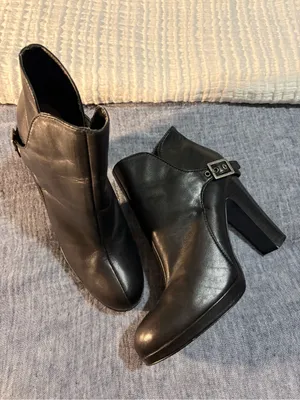 Vera Wang Black Leather Block Heel Ankle Boots thumbnail 1
