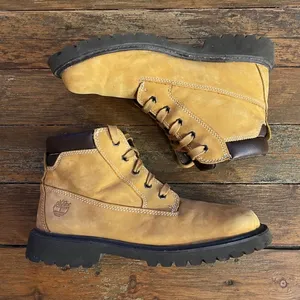 Timberland Women's Nellie Chukka Leather Ankle Boots in Wheat - Sz 8.5 🧡🎀 thumbnail 1