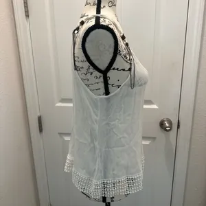 Gimmicks by BKE Off White Lace-Trim Cami Tank Top thumbnail 4