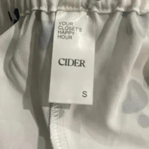 Cider Two Piece Loungewear Pajama Set SZ S Cat Paw Novelty Print Sleepwear NWT thumbnail 5