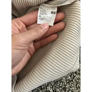 UNIQLO off-white ribbed long-sleeve knit turtleneck top M thumbnail 3