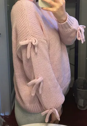 Hollister bow sweater thumbnail 3