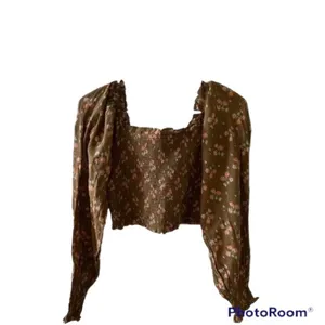 ✨ NWOT✨Aerie Square Neck Smocked Bishop Sleeve Crop Top ✨ thumbnail 3