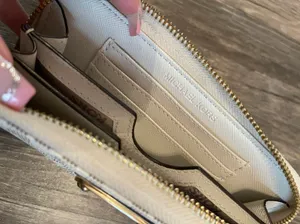 Michael Kors wallet thumbnail 4