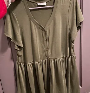 Olive Peplum top Size XL thumbnail 1