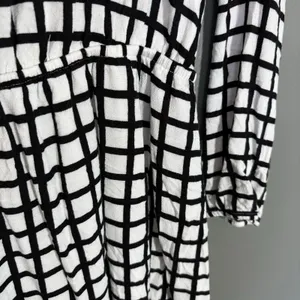 Abercrombie & Fitch Women's Black & White Windowpane Plaid Dress - Size Large thumbnail 3