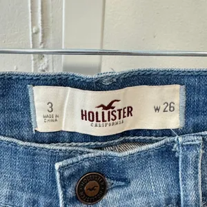 Hollister Sequin Front Raw Hem Denim Shorts Medium Wash Blue W26 Festival Boho thumbnail 6