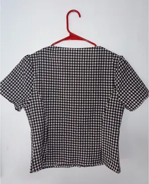 Brown & white checkered top 🤎 Size M thumbnail 4