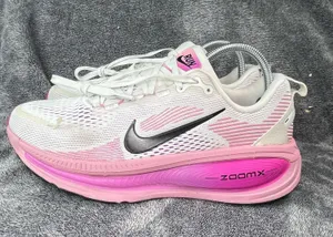 Nike Air Zoom Vomero 18 Summit White Elemental Pink Women Size 9 Running Shoes HM6804-105 thumbnail 1