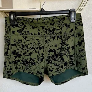 Lululemon In Movement Short Everlux 2.5" SIZE 10 sporty thumbnail 4