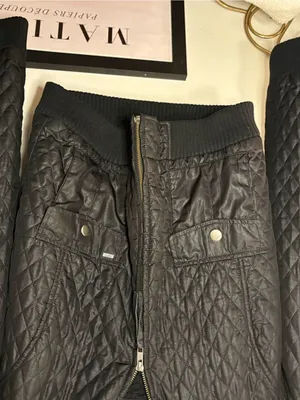 OBEY Black Quilted Sherpa Hooded Jacket Women’s Medium thumbnail 4